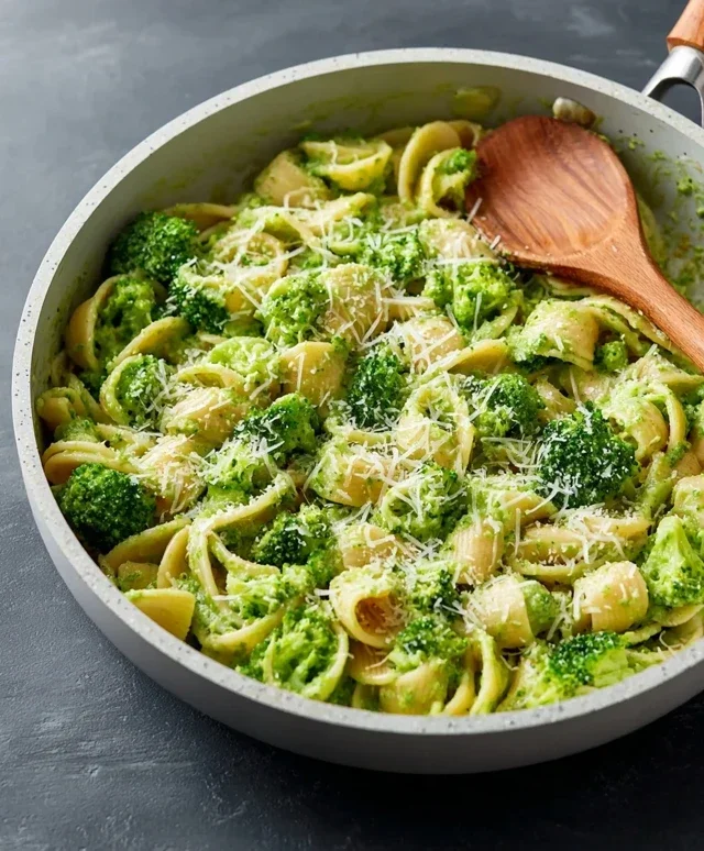 Light and Healthy Broccoli Pasta