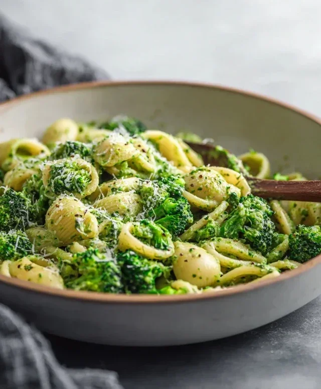 Light and Healthy Broccoli Pasta